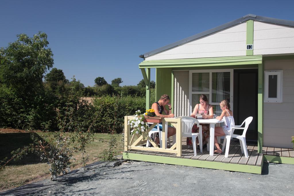 فندق Camping Des Rulieres Saint-Valérien المظهر الخارجي الصورة