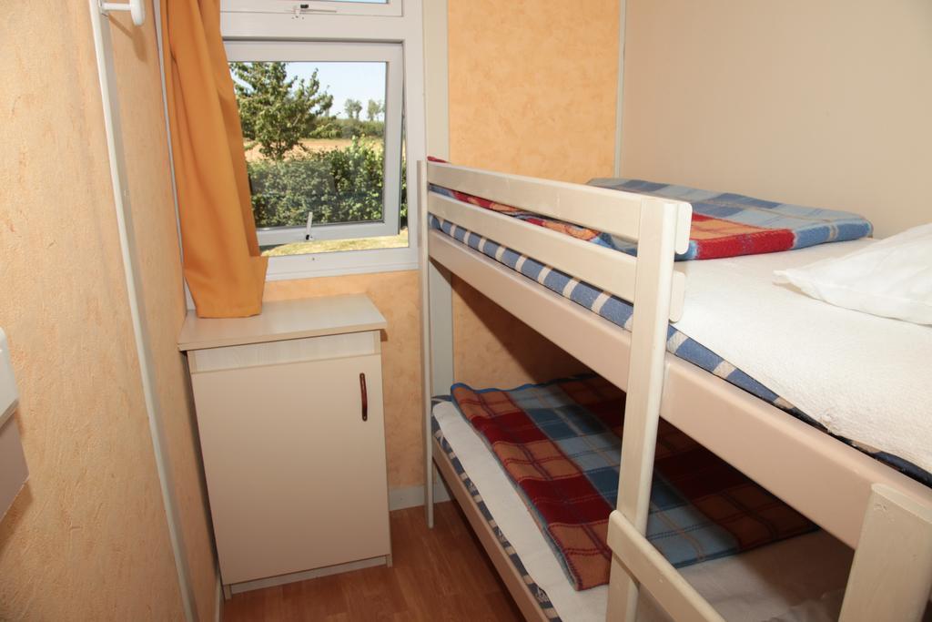 فندق Camping Des Rulieres Saint-Valérien المظهر الخارجي الصورة